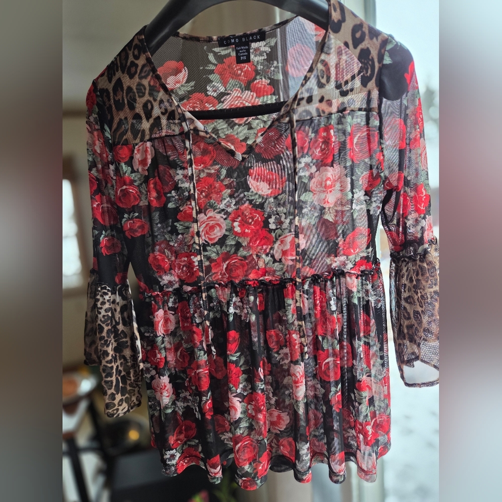 Relisted ‐------------ Como Black Sheer V Neck Roses And Leopard Small 19in P2P - Picture 7 of 8